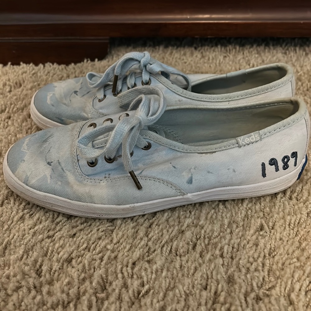 Girls size 4 Taylor Swift Keds